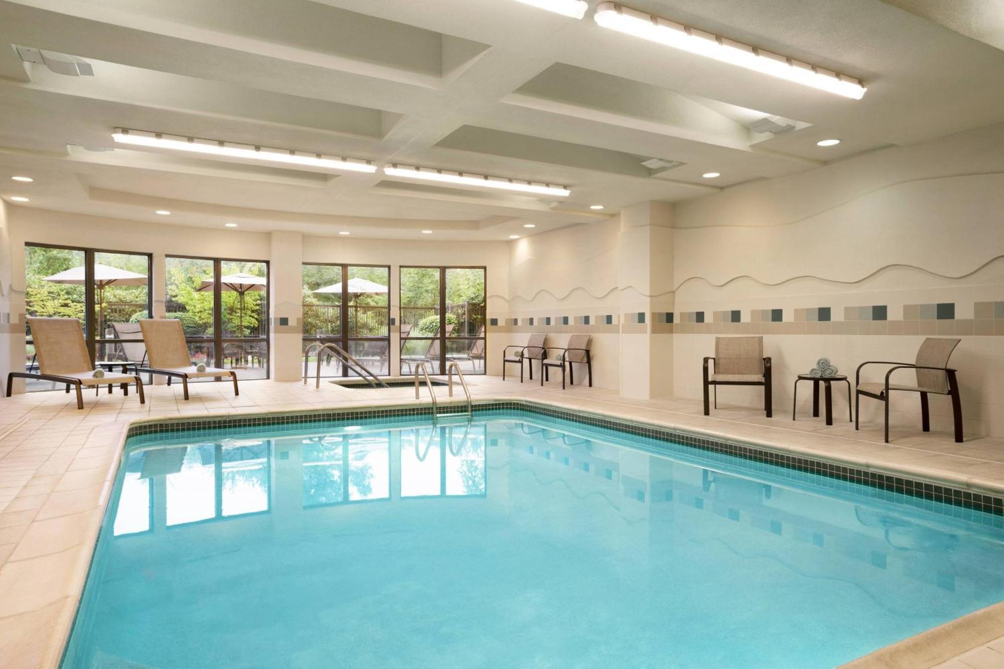 Отель Courtyard By Marriott Middletown Goshen Экстерьер фото