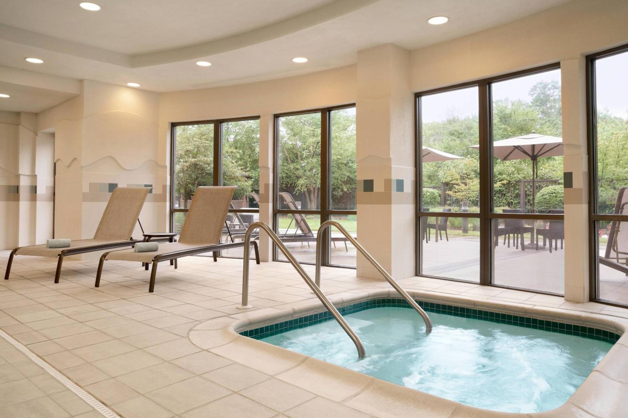 Отель Courtyard By Marriott Middletown Goshen Экстерьер фото