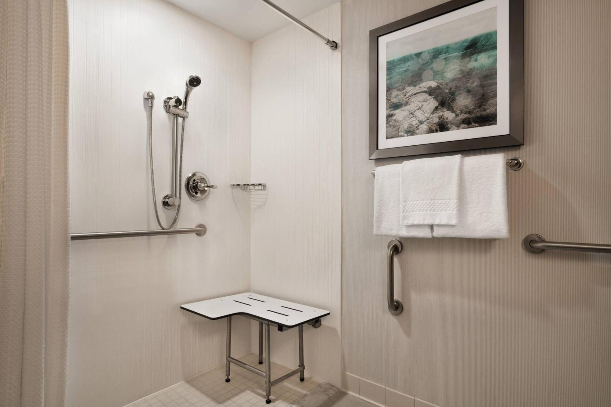 Отель Courtyard By Marriott Middletown Goshen Экстерьер фото