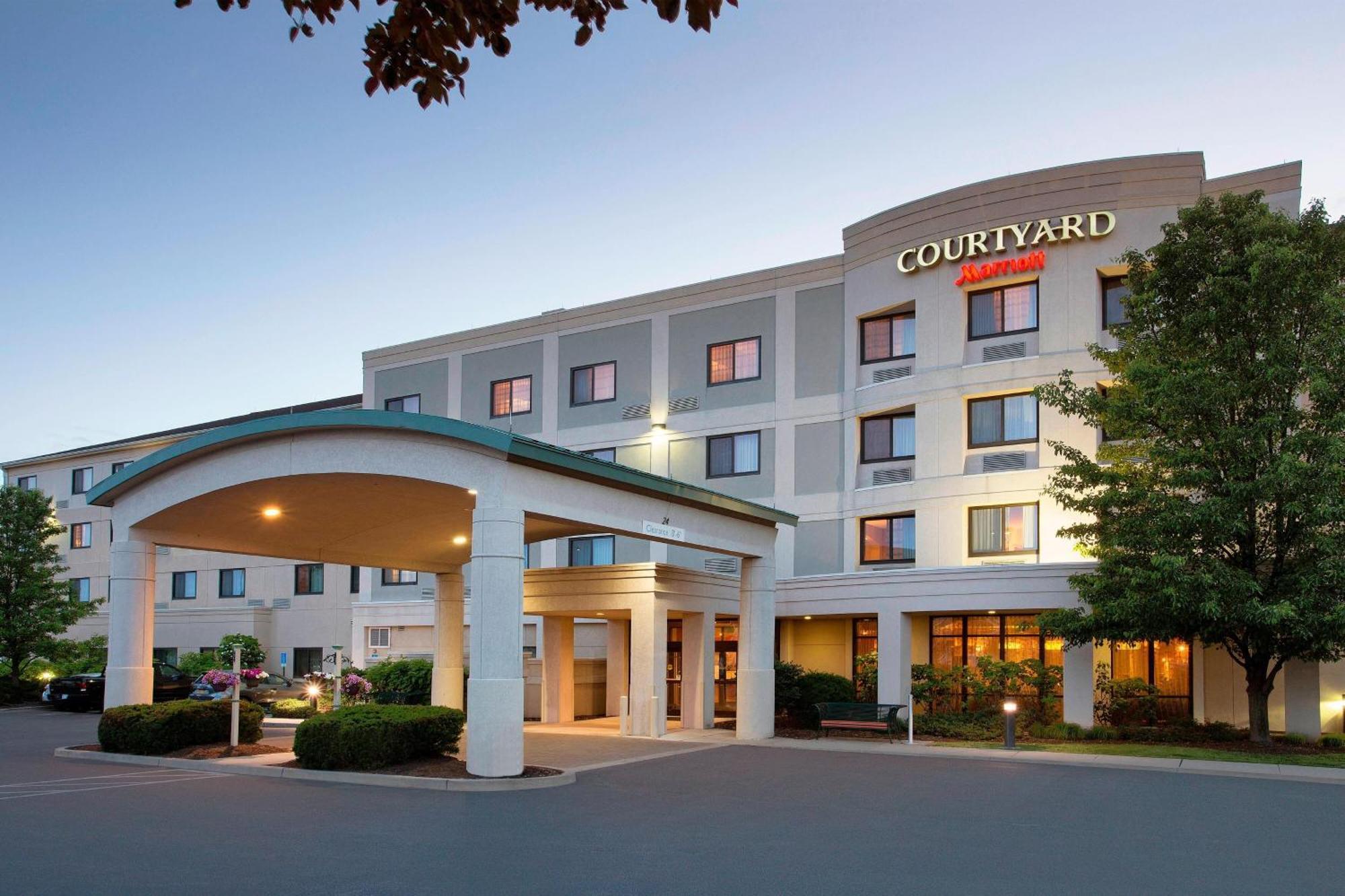 Отель Courtyard By Marriott Middletown Goshen Экстерьер фото