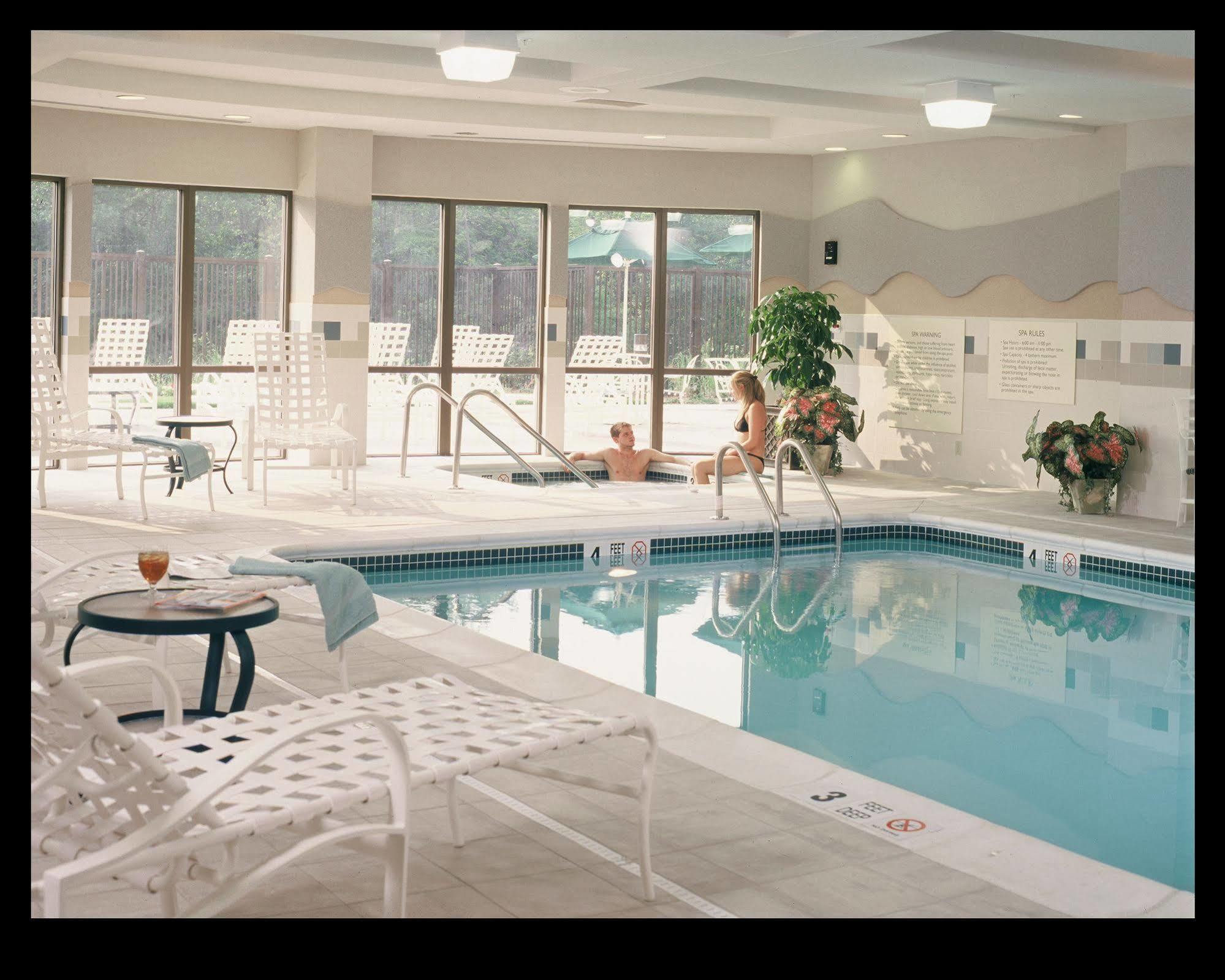 Отель Courtyard By Marriott Middletown Goshen Экстерьер фото