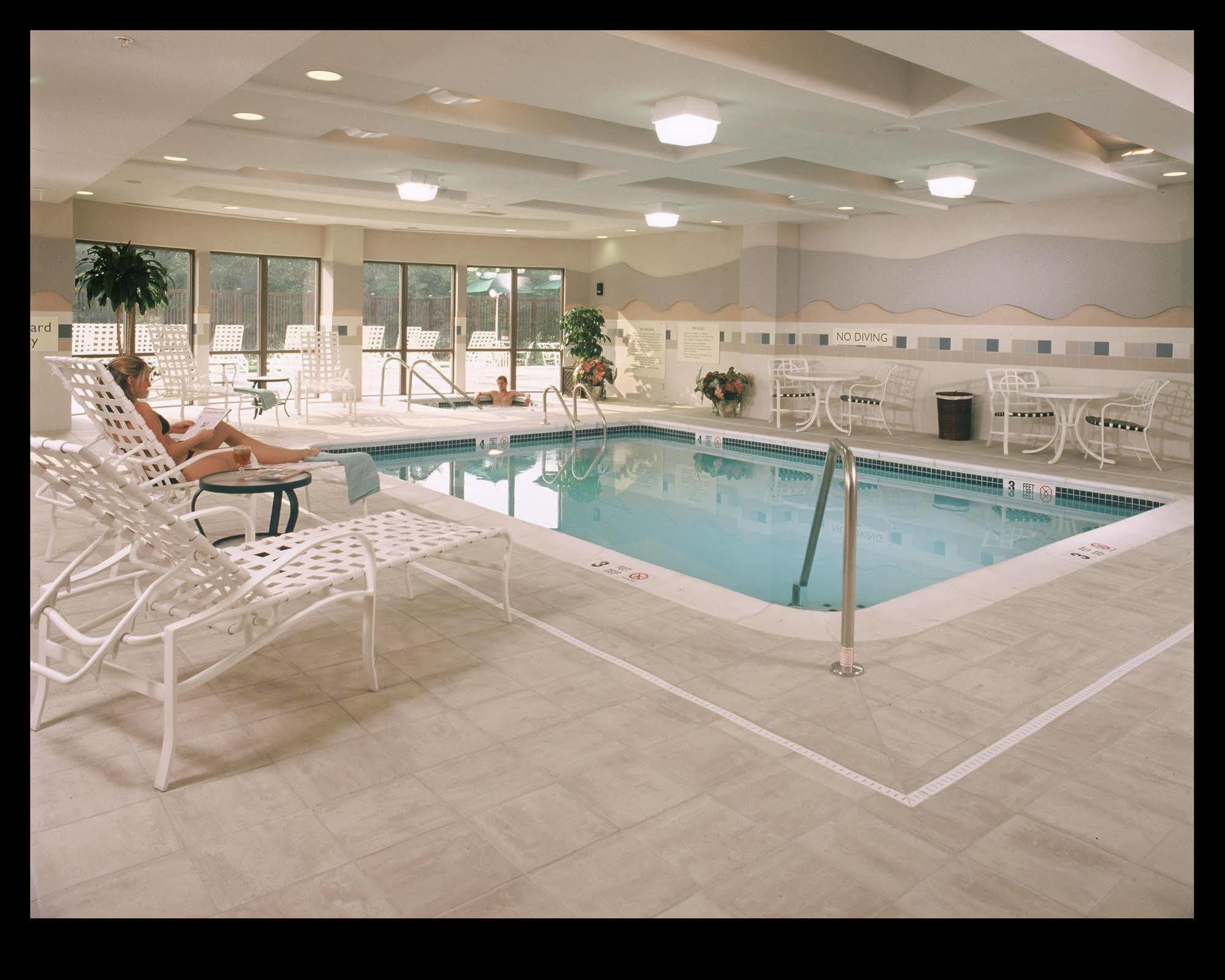 Отель Courtyard By Marriott Middletown Goshen Экстерьер фото