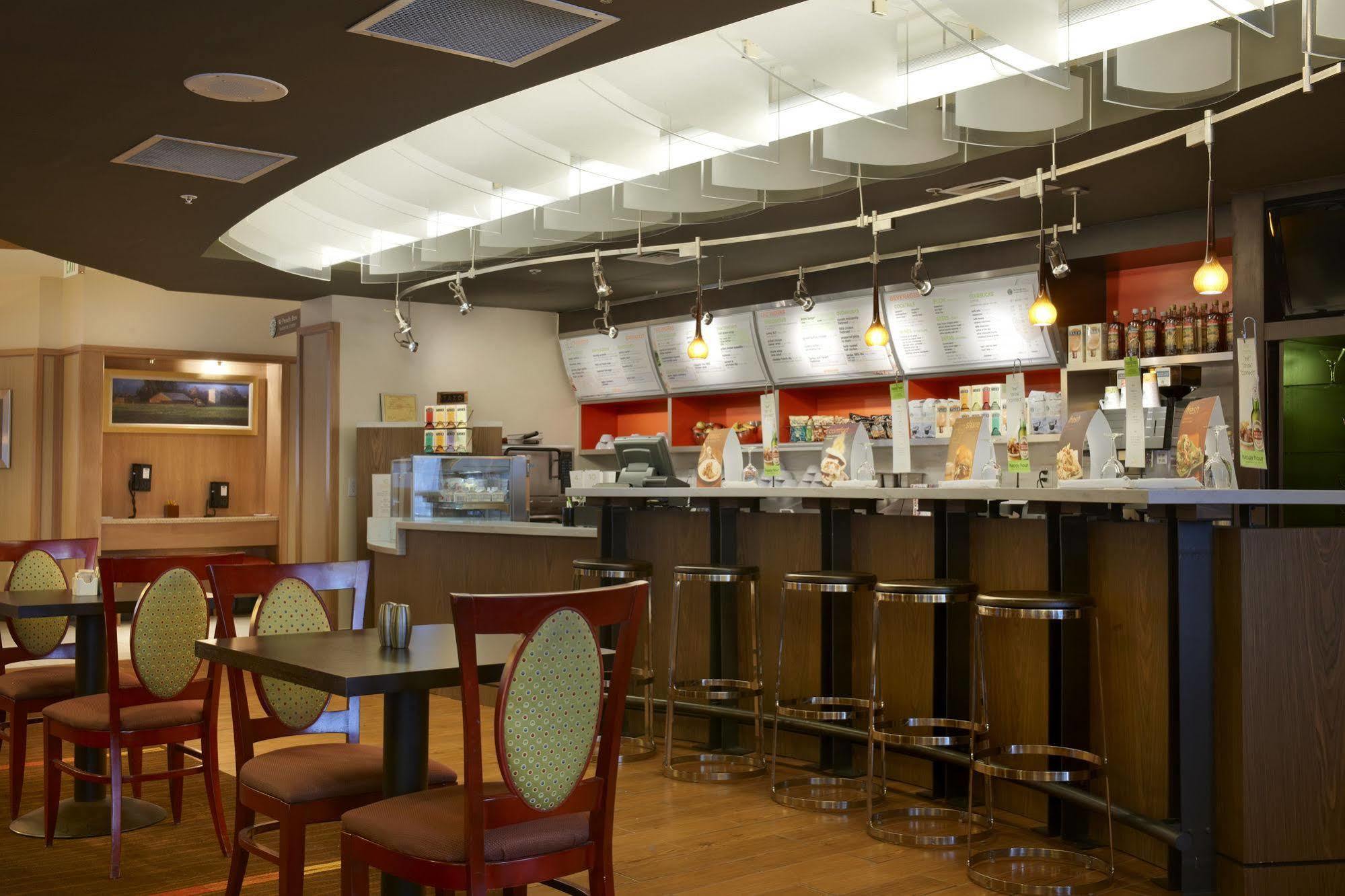 Отель Courtyard By Marriott Middletown Goshen Экстерьер фото